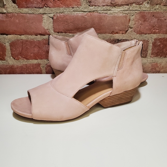 naturalizer greyson bootie